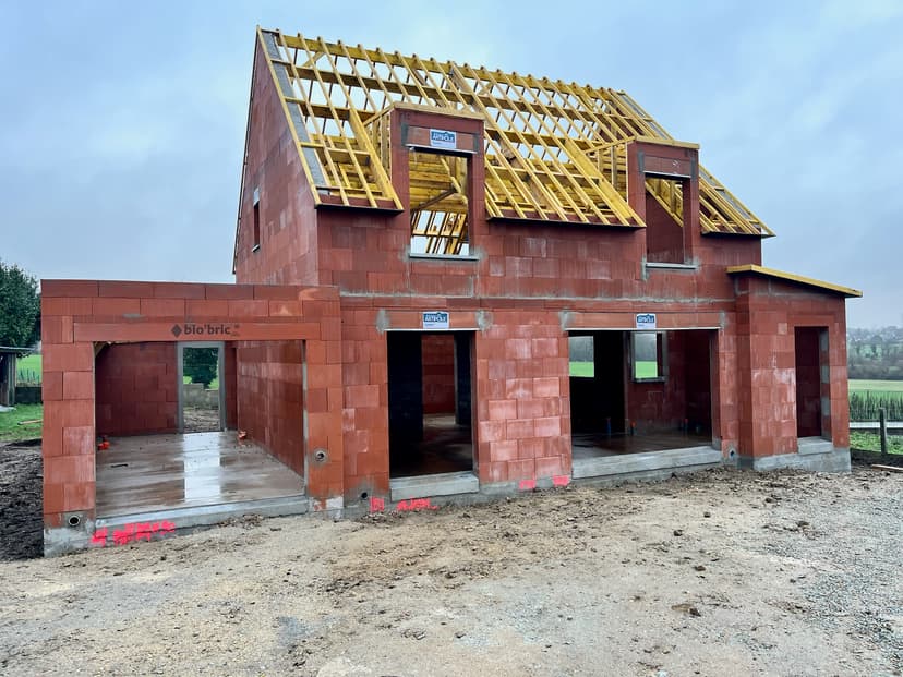 Étape de construction d'une maison neuve