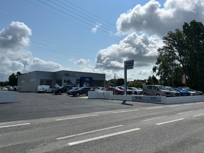 Construction d'un garage Ford