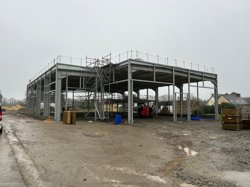 Construction d'un garage Ford